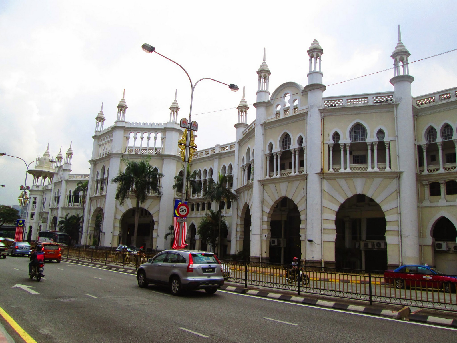 Autres cotés de la vieille gare de Kuala-Lumpur