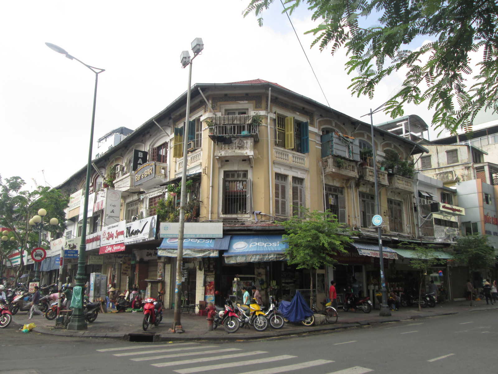 Angle de rue à Saïgon